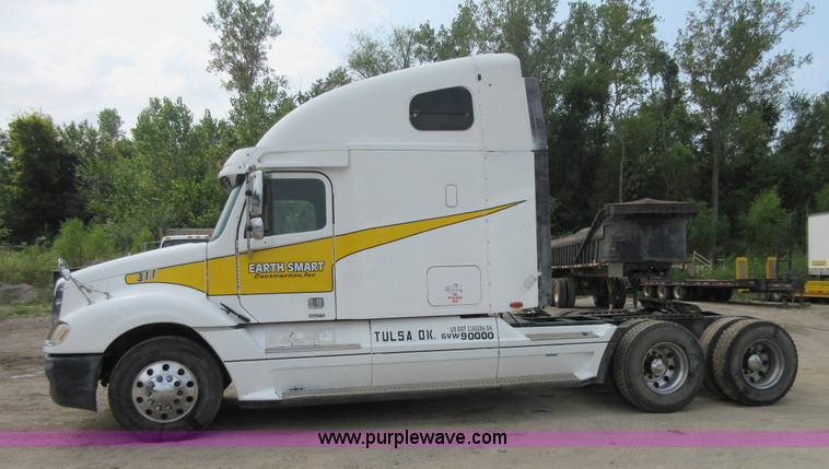 image for item I2002 2003 Freightliner Columbia semi truck