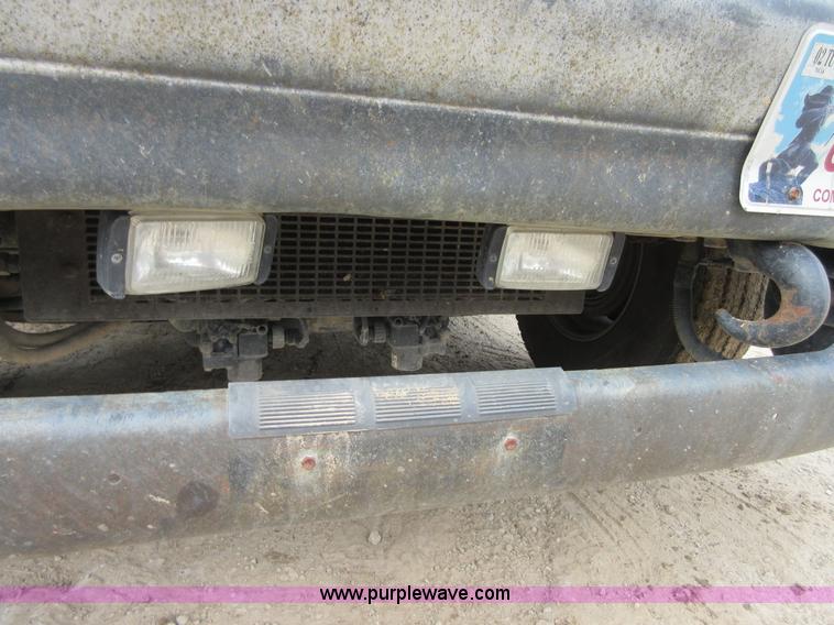 image for item I2002 2003 Freightliner Columbia semi truck