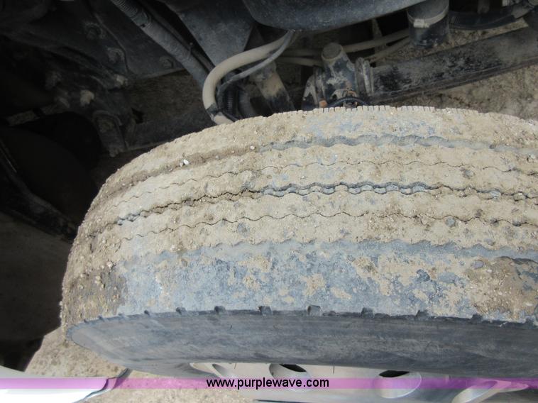 image for item I2002 2003 Freightliner Columbia semi truck