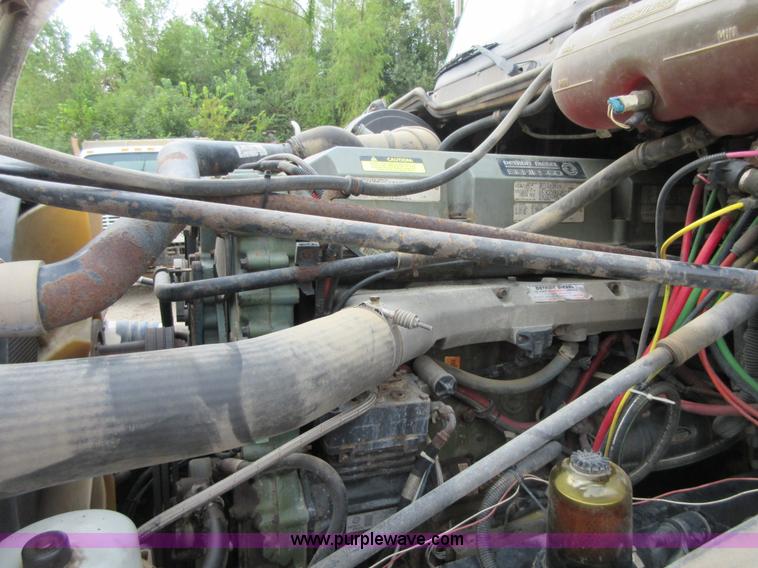 image for item I2002 2003 Freightliner Columbia semi truck