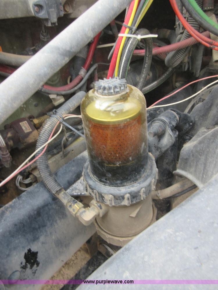 image for item I2002 2003 Freightliner Columbia semi truck