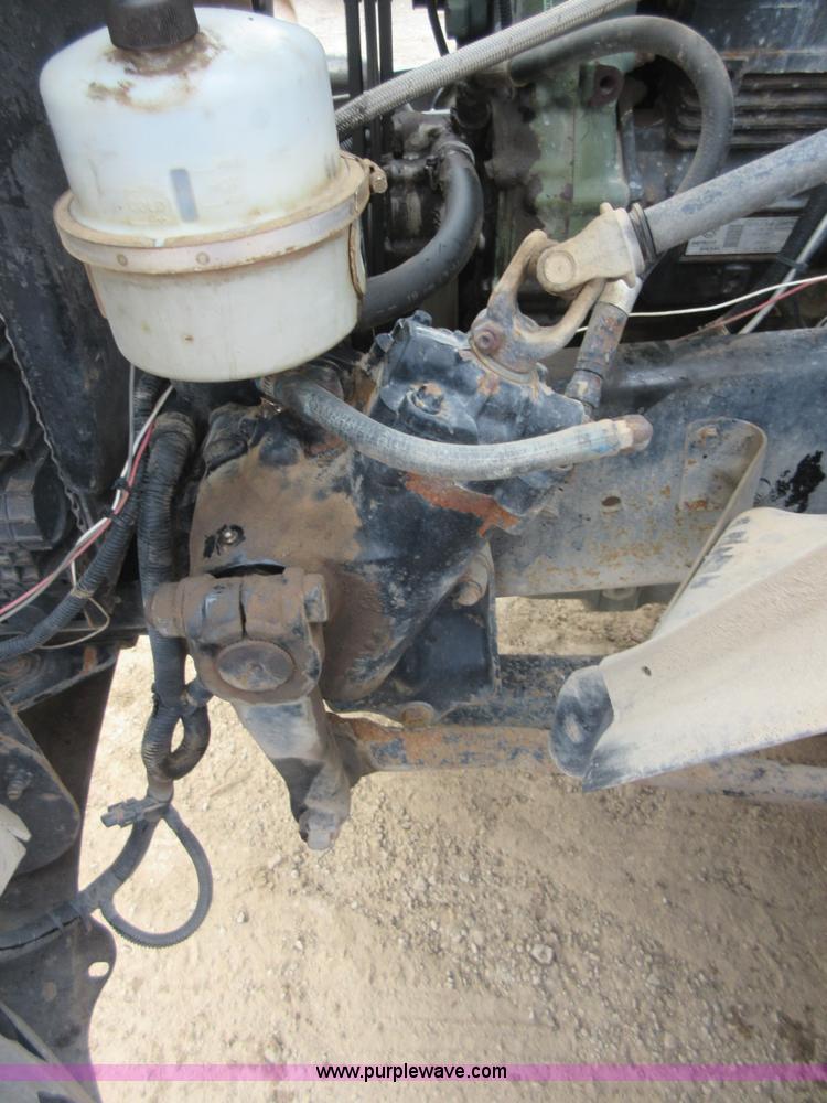 image for item I2002 2003 Freightliner Columbia semi truck