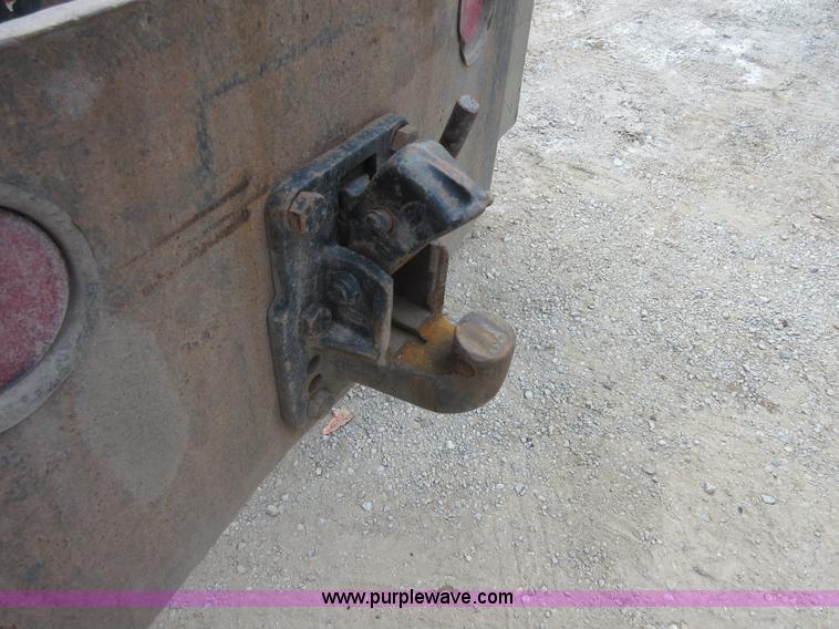 image for item I2002 2003 Freightliner Columbia semi truck