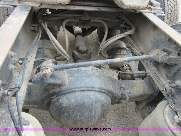 image for item I2002 2003 Freightliner Columbia semi truck