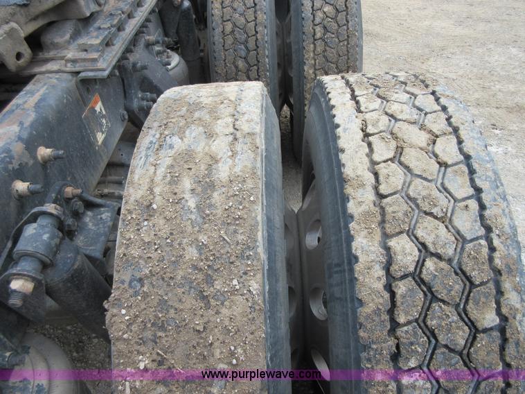 image for item I2002 2003 Freightliner Columbia semi truck