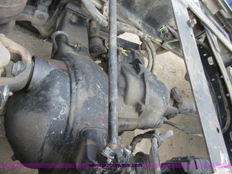 image for item I2002 2003 Freightliner Columbia semi truck