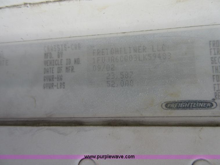 image for item I2002 2003 Freightliner Columbia semi truck