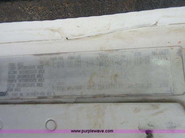 image for item I2002 2003 Freightliner Columbia semi truck