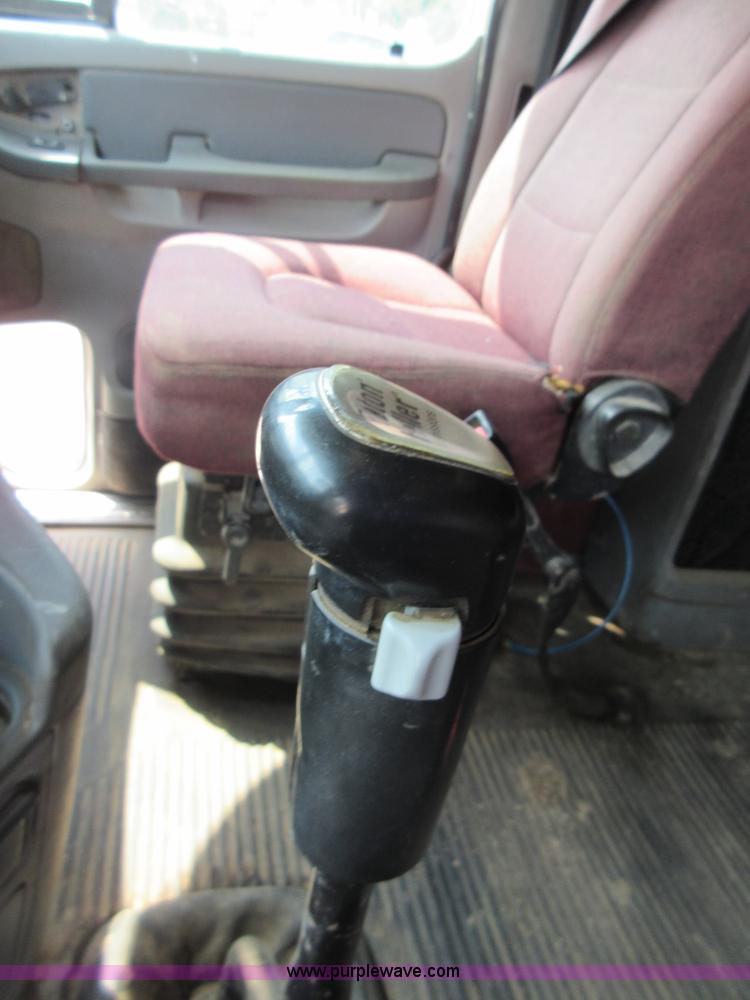 image for item I2002 2003 Freightliner Columbia semi truck