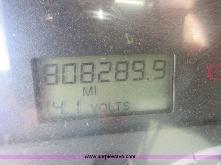 image for item I2002 2003 Freightliner Columbia semi truck