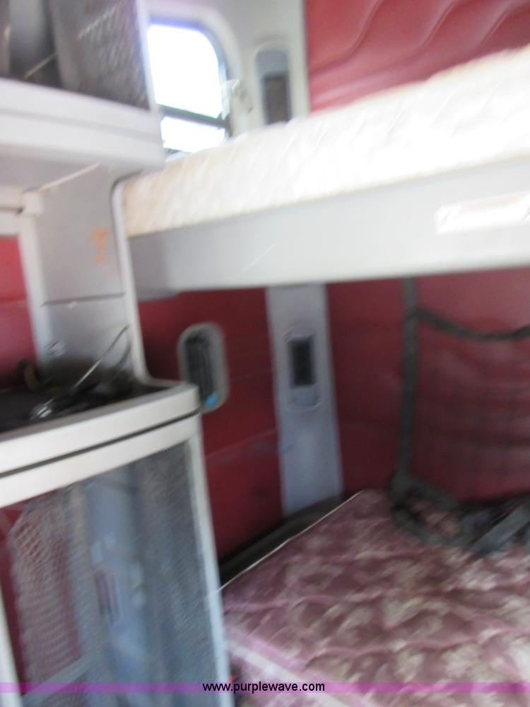 image for item I2002 2003 Freightliner Columbia semi truck