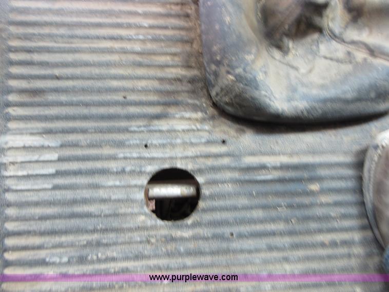 image for item I2002 2003 Freightliner Columbia semi truck