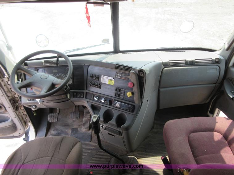 image for item I2002 2003 Freightliner Columbia semi truck