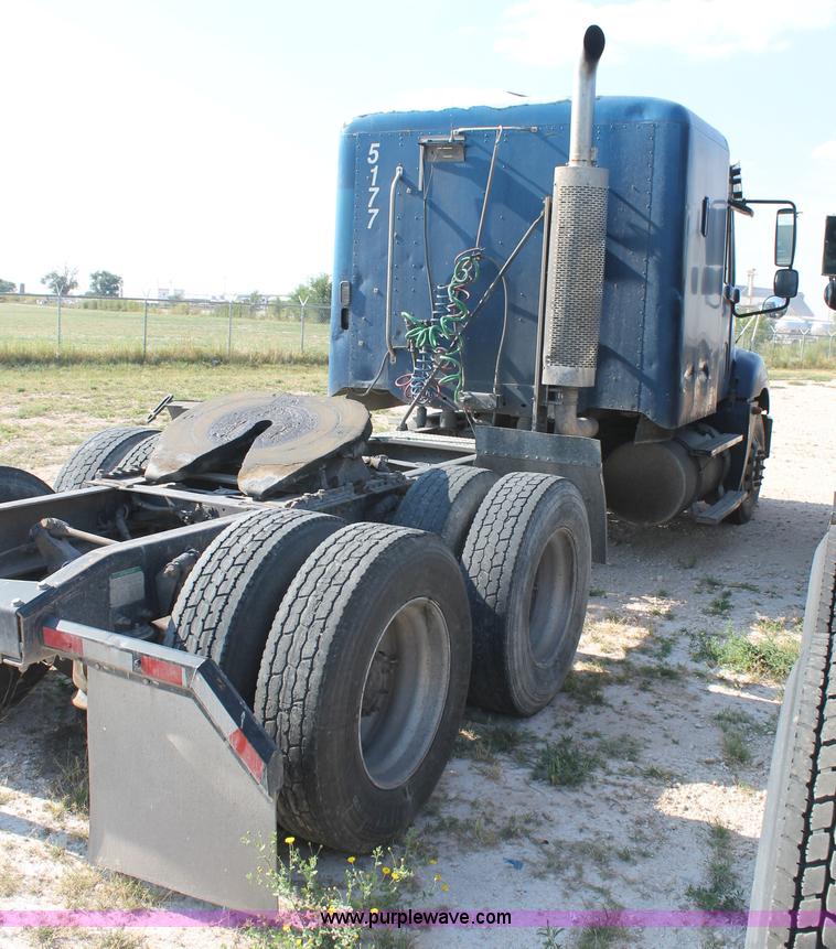 image for item J1438 2006 Freightliner Columbia semi truck