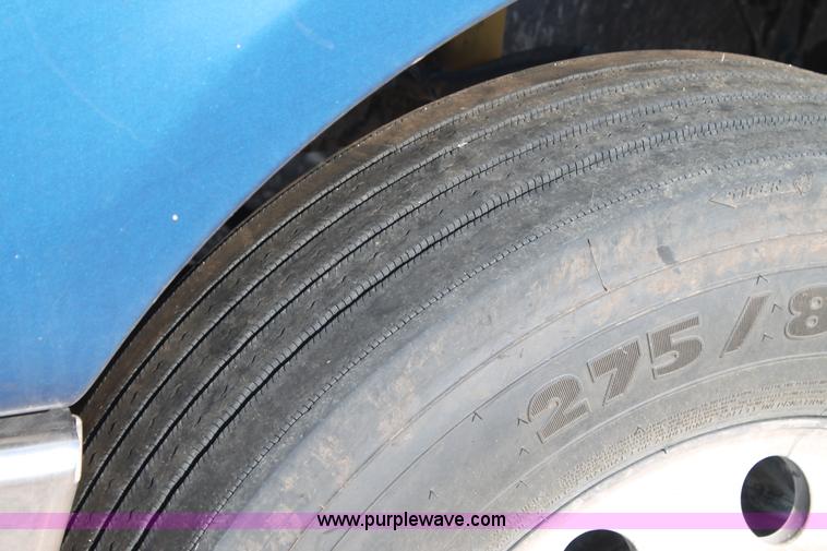 image for item J1438 2006 Freightliner Columbia semi truck