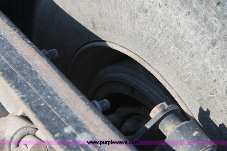 image for item J1438 2006 Freightliner Columbia semi truck