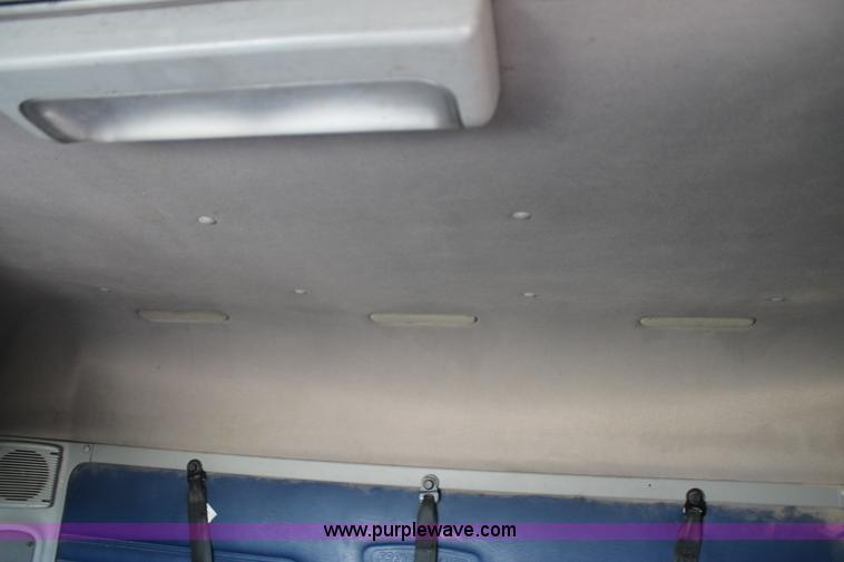 image for item J1438 2006 Freightliner Columbia semi truck