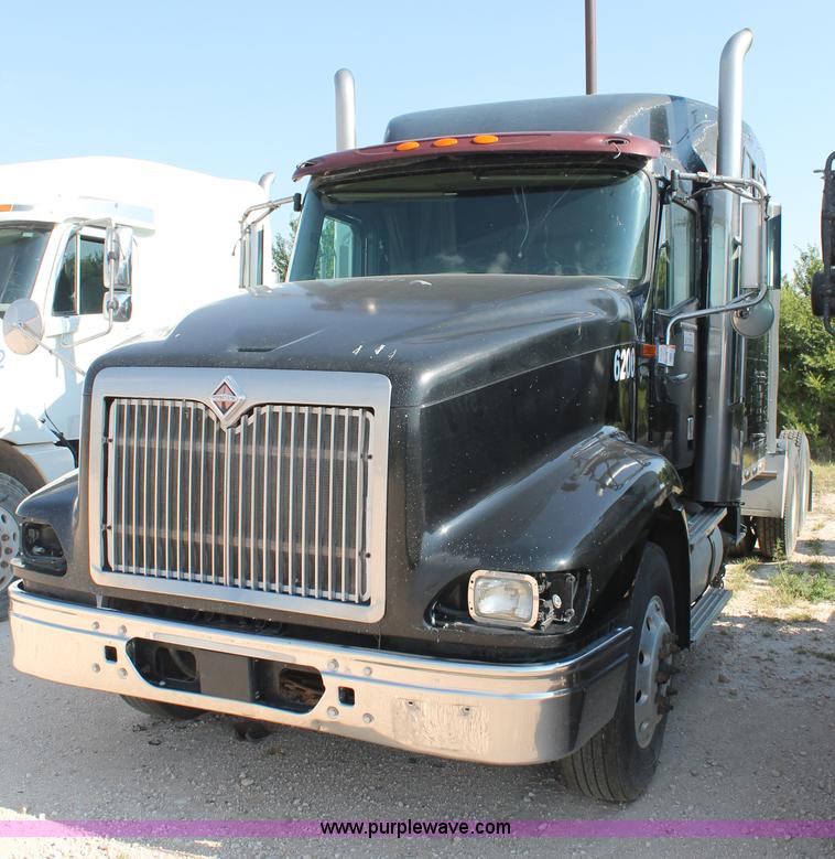 image for item J1439 2007 International 9400i semi truck
