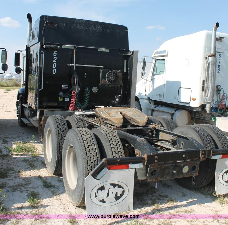 image for item J1439 2007 International 9400i semi truck