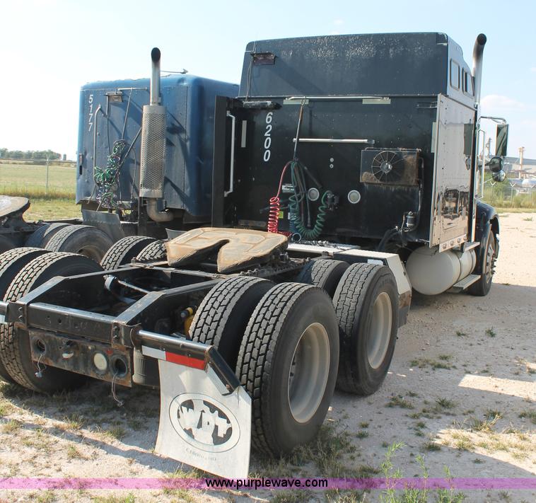 image for item J1439 2007 International 9400i semi truck