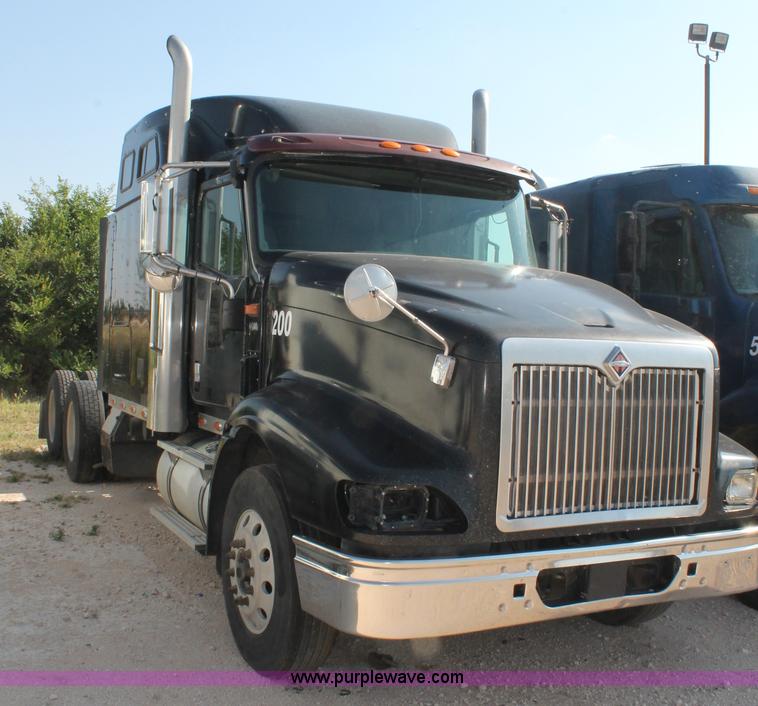 image for item J1439 2007 International 9400i semi truck