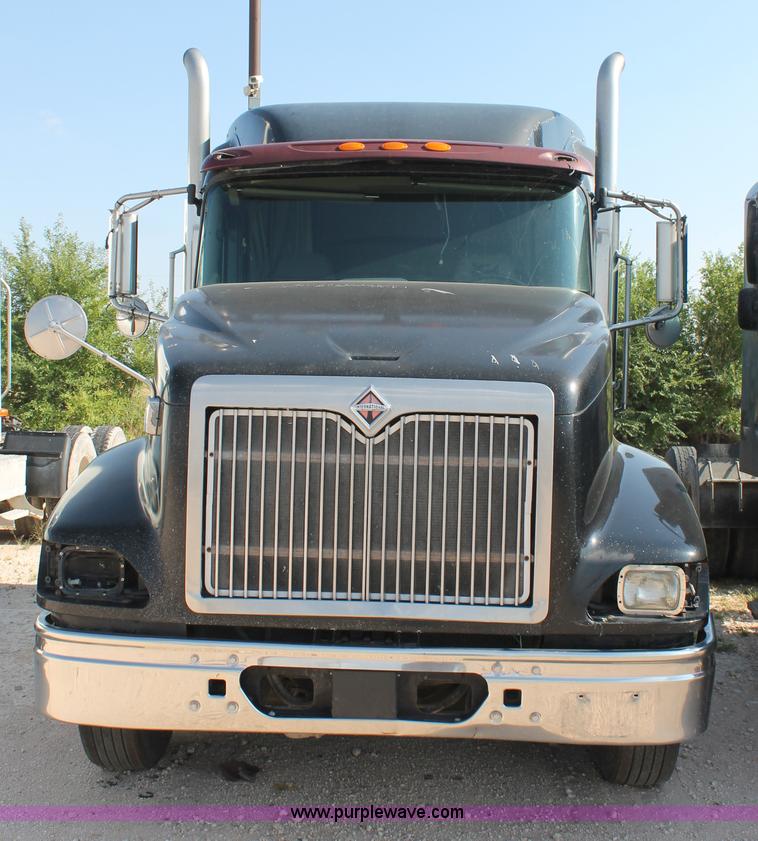 image for item J1439 2007 International 9400i semi truck