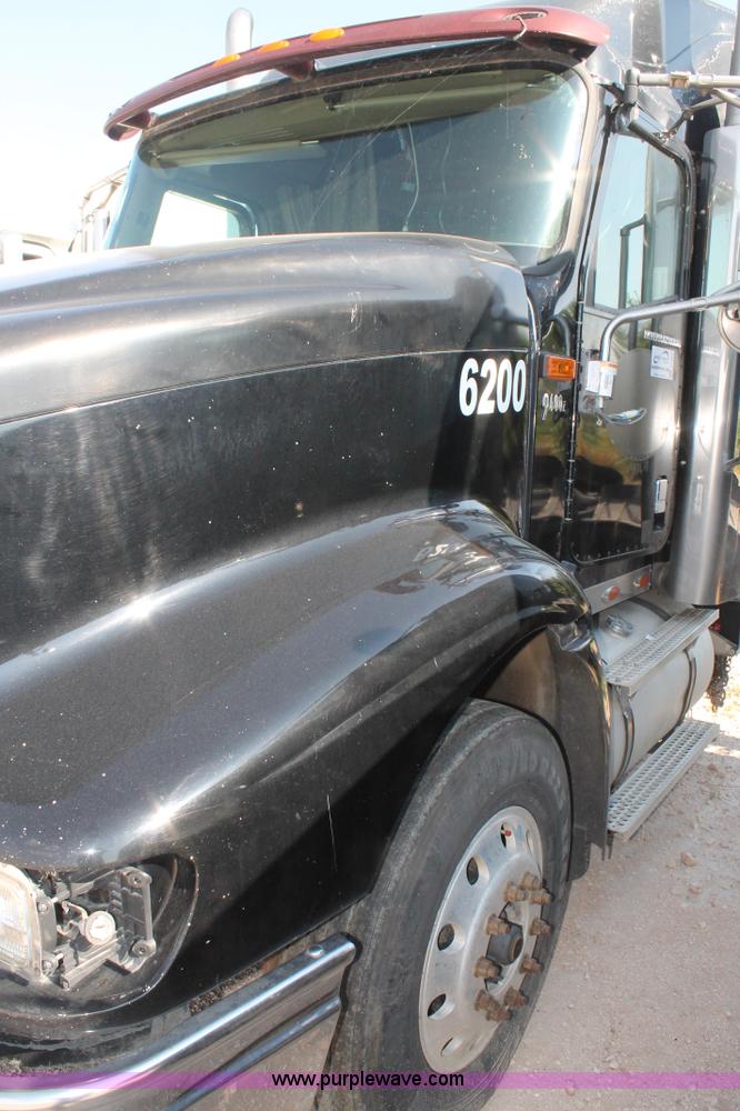image for item J1439 2007 International 9400i semi truck