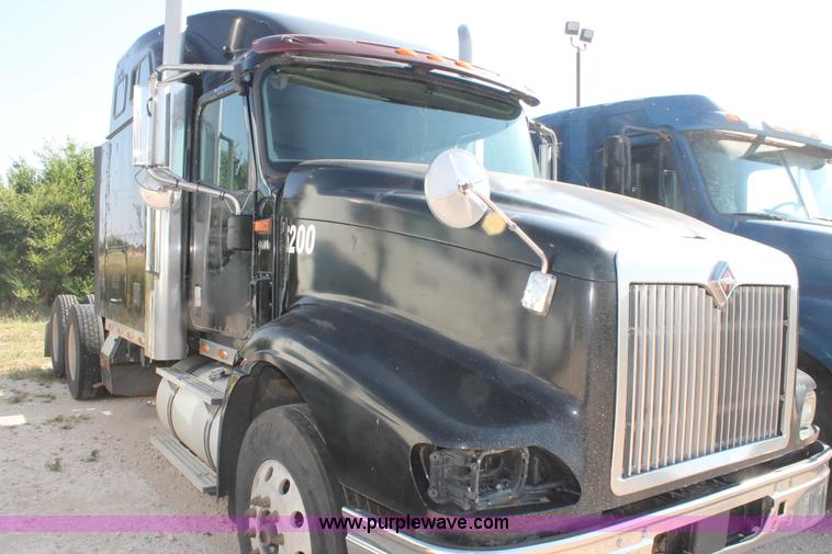 image for item J1439 2007 International 9400i semi truck