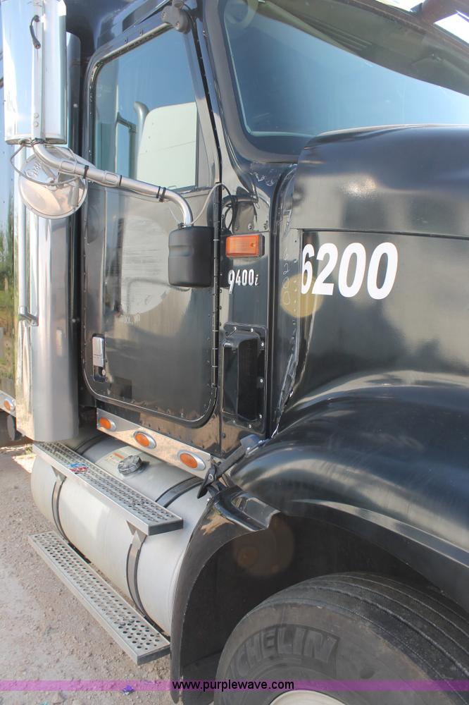 image for item J1439 2007 International 9400i semi truck