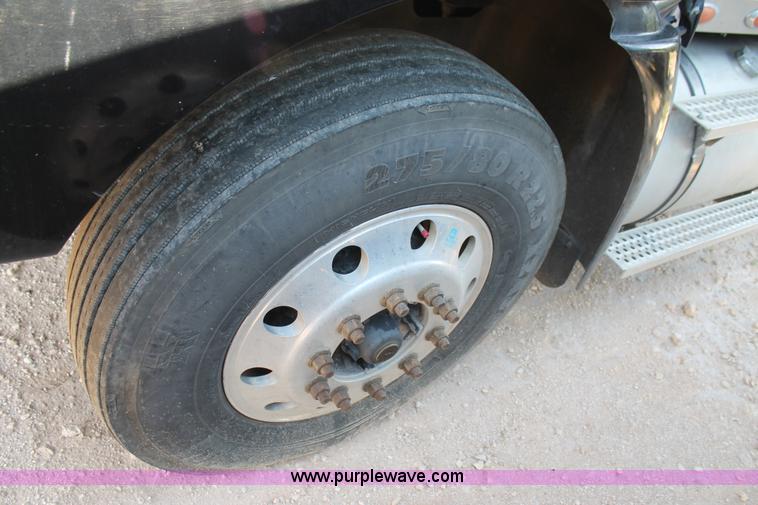 image for item J1439 2007 International 9400i semi truck