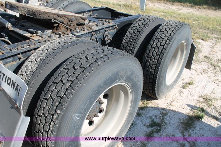 image for item J1439 2007 International 9400i semi truck