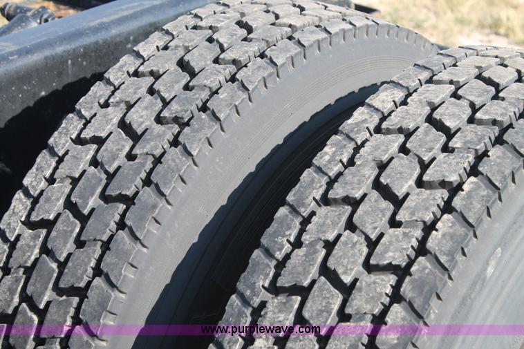 image for item J1439 2007 International 9400i semi truck