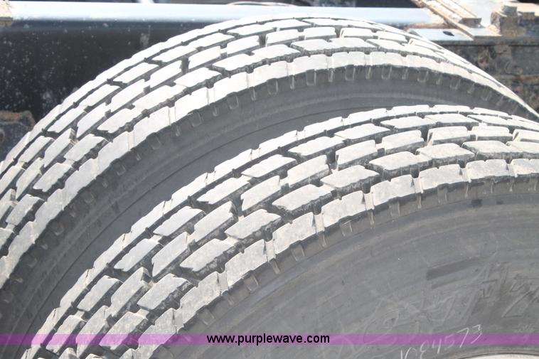 image for item J1439 2007 International 9400i semi truck