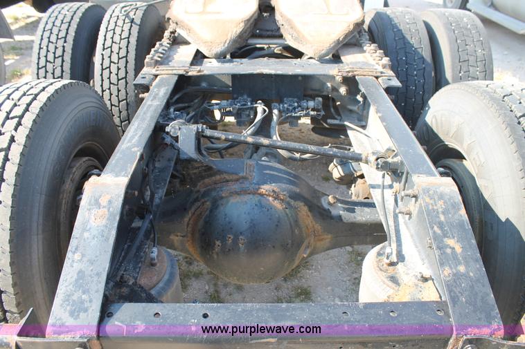 image for item J1439 2007 International 9400i semi truck