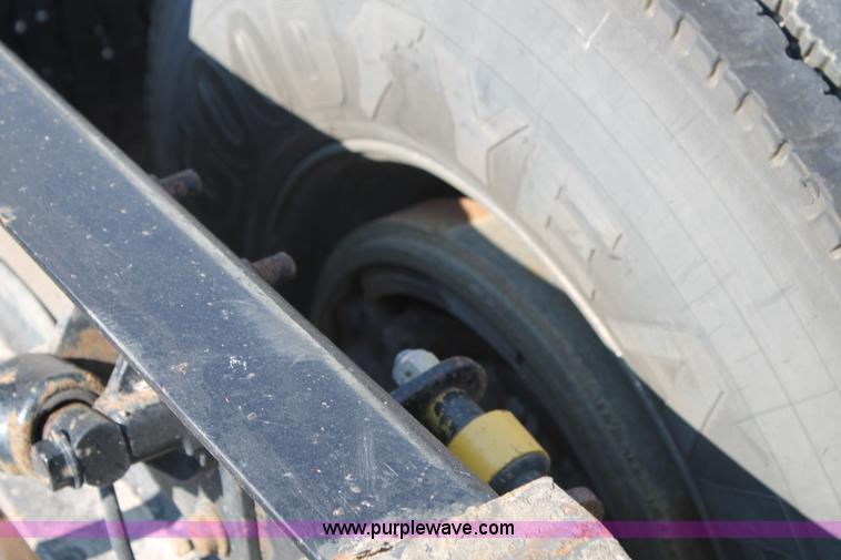 image for item J1439 2007 International 9400i semi truck