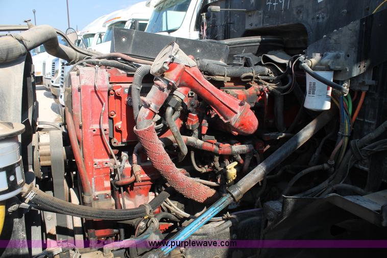 image for item J1439 2007 International 9400i semi truck