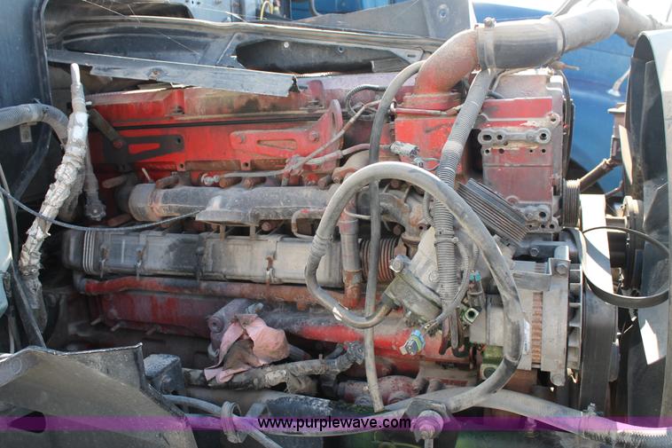 image for item J1439 2007 International 9400i semi truck