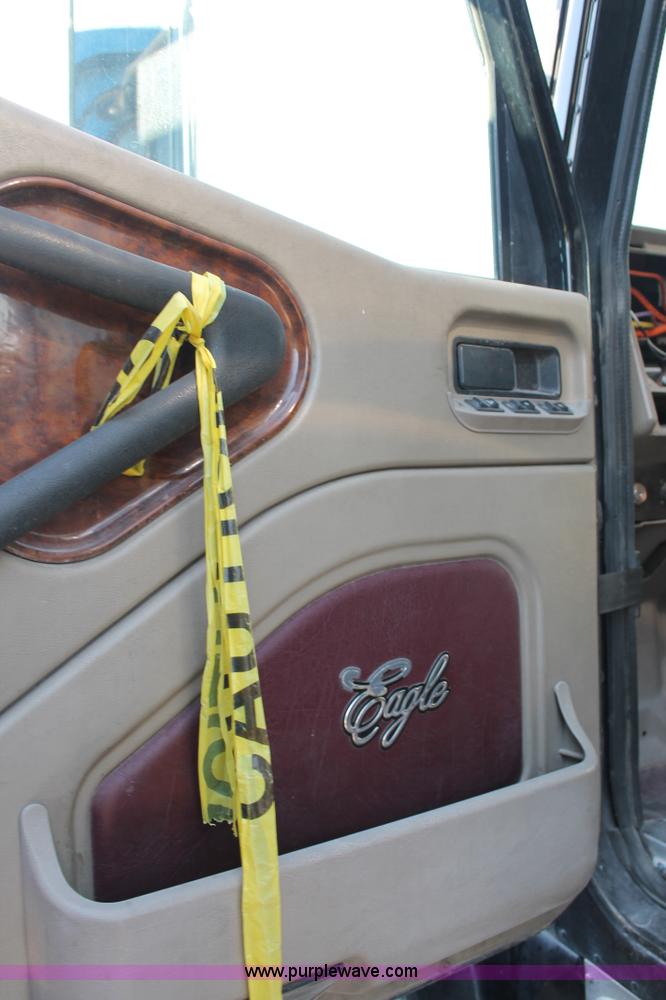 image for item J1439 2007 International 9400i semi truck