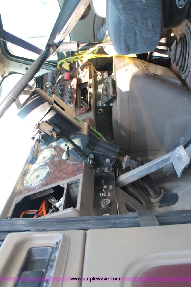 image for item J1439 2007 International 9400i semi truck