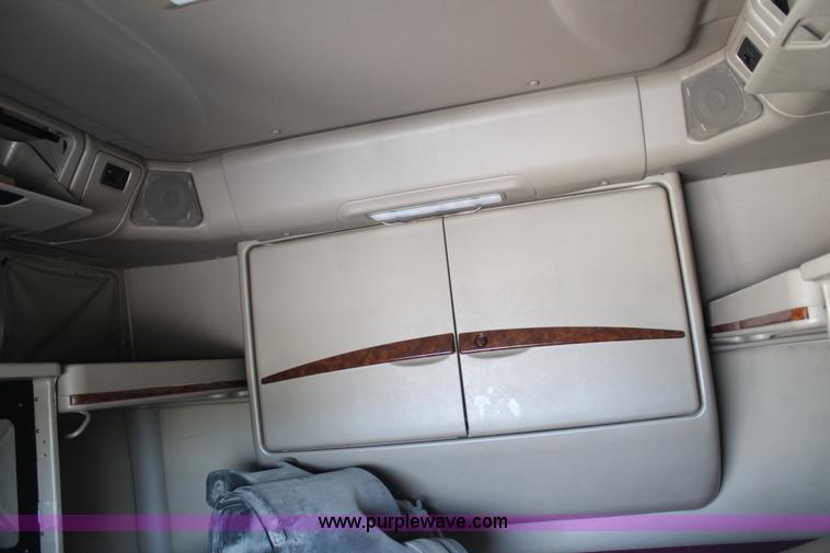 image for item J1439 2007 International 9400i semi truck