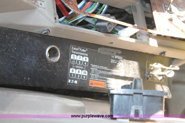 image for item J1439 2007 International 9400i semi truck