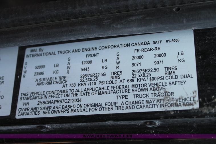 image for item J1439 2007 International 9400i semi truck