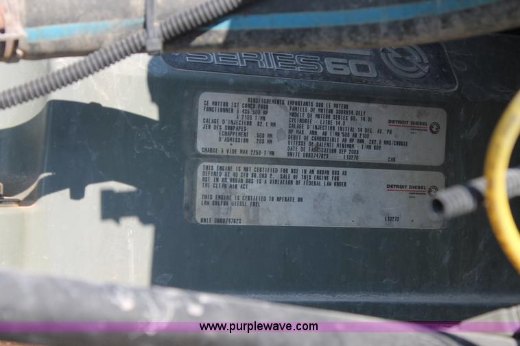 image for item J1440 2004 Freightliner Columbia semi truck