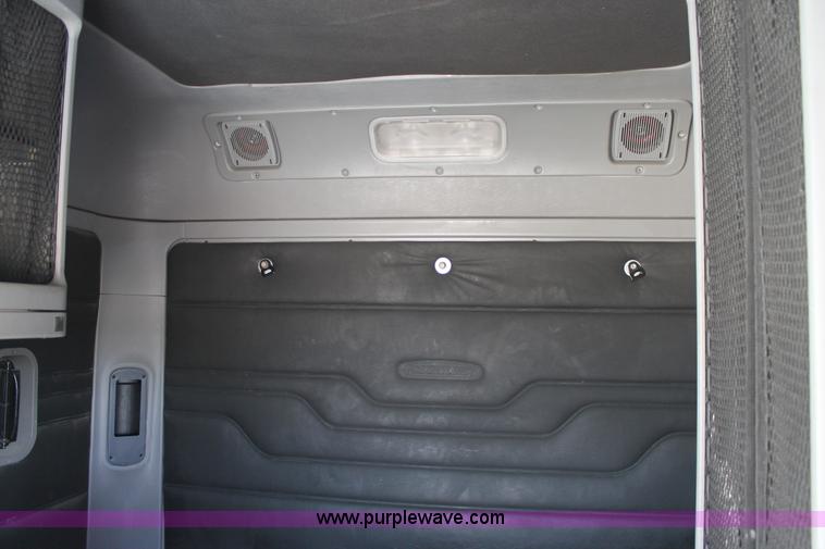 image for item J1440 2004 Freightliner Columbia semi truck