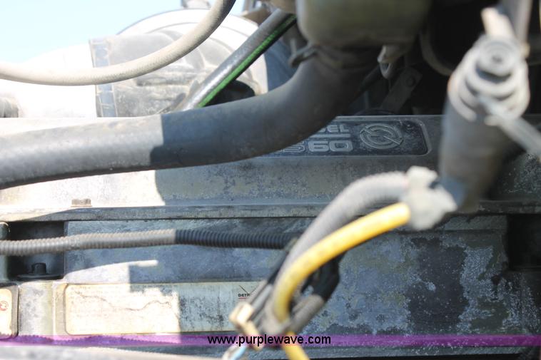 image for item J1441 2005 Freightliner Columbia semi truck