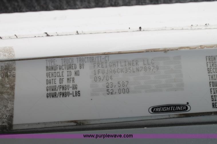 image for item J1441 2005 Freightliner Columbia semi truck