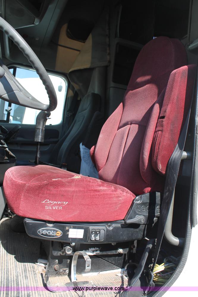 image for item J1442 1998 Freightliner Century Class semi truck