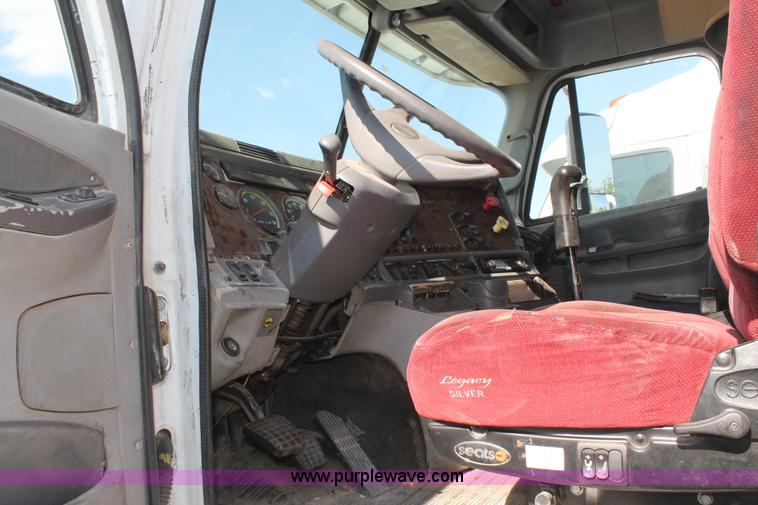 image for item J1442 1998 Freightliner Century Class semi truck