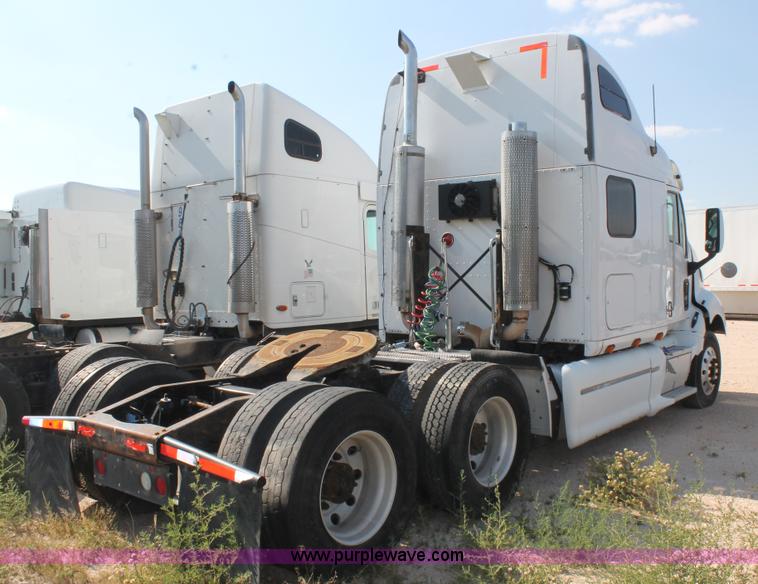 image for item J1443 2001 Peterbilt 387 semi truck
