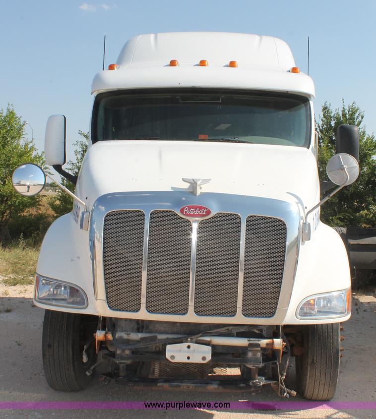 image for item J1443 2001 Peterbilt 387 semi truck